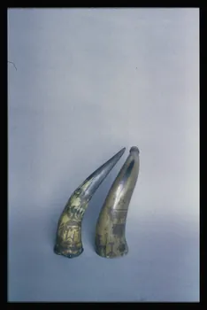Marcel Maget photographie Corne gravée d'un voilier et d'une sirène avec inscription "L.M."Corne gravée avec personnage à cheval, datée de 1839 Ile-de-France, France 1956/10/28 Ph.1956.95.30  Photo