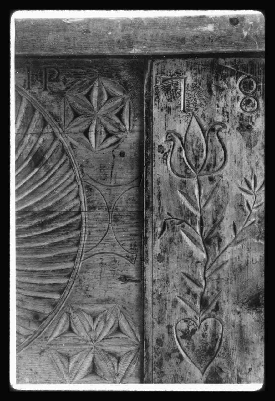 Alain Guey photographie Coffre provenant de Montbardon (Hautes-Alpes) (détail) Ile-de-France, France 1966/9/1 Ph.1966.37.551 Photo