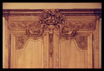 Jean-Dominique Lajoux photographie Détail d'une armoire normande Ile-de-France, France 1968/12/1 Ph.1968.110.132 Photo