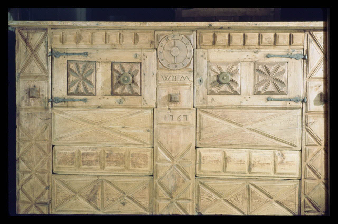 Jean-Dominique Lajoux photographie Grenier à grains. Provenant d'Arvieux dans les Hautes-Alpes et daté de 1767 Ile-de-France, France 1968/12/1 Ph.1968.110.247 Photo