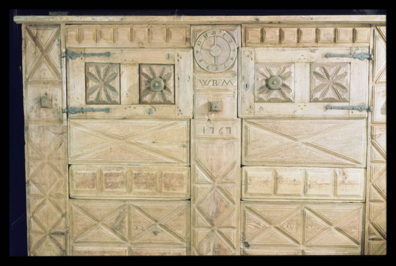 Jean-Dominique Lajoux photographie Grenier à grains. Provenant d'Arvieux dans les Hautes-Alpes et daté de 1772 Ile-de-France, France 1968/12/1 Ph.1968.110.252 Photo