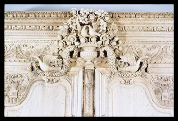 Jean-Dominique Lajoux photographie Détail d'une armoire de mariage. Provenant de Normandie Ile-de-France, France 1968/12/1 Ph.1968.110.266 Photo