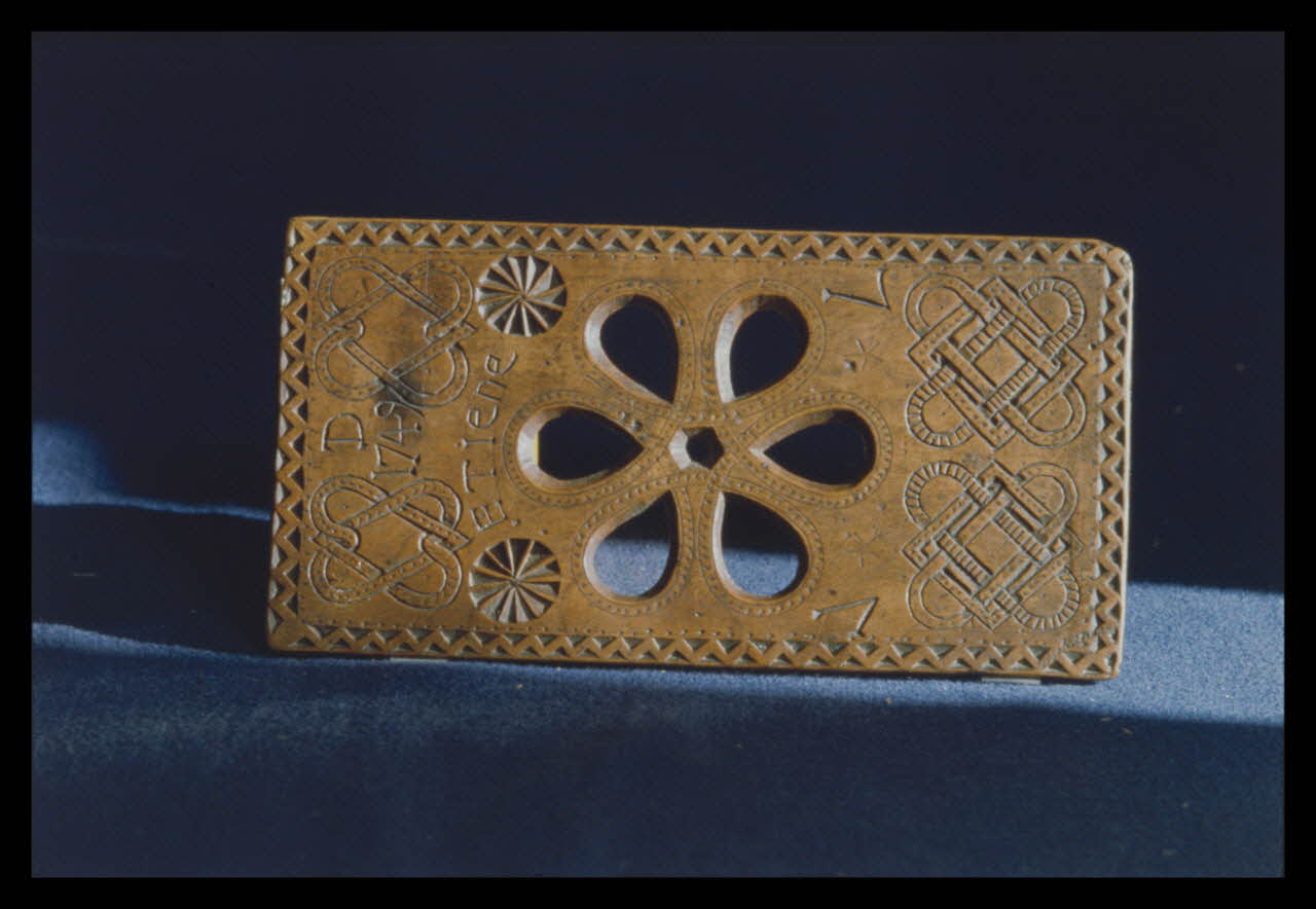 Jean-Dominique Lajoux photographie Plioir à dentelles. Daté de 1749 et provenant d'Auvergne Ile-de-France, France 1968/12/1 Ph.1968.110.80 Photo