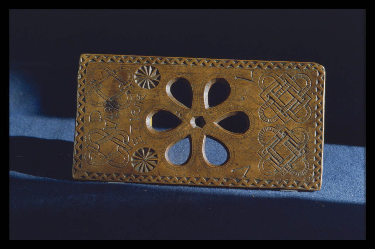 Jean-Dominique Lajoux photographie Plioir à dentelles. Daté de 1749 et provenant d'Auvergne Ile-de-France, France 1968/12/1 Ph.1968.110.81 Photo