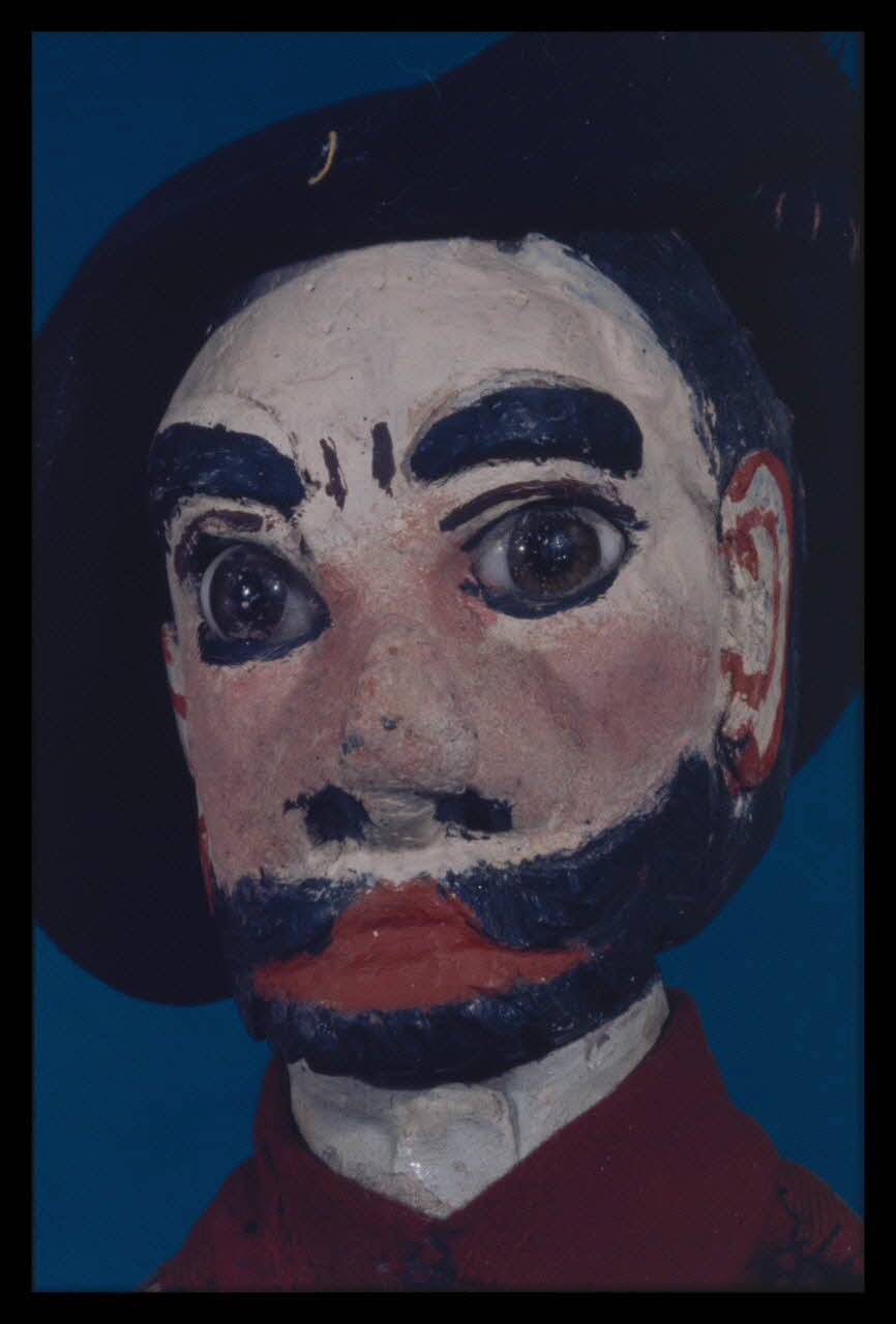 Alain Guey photographie Capitaine de brigands. Marionnette à gaine du Square des Batignolles (Paris, Eden Bédé) (détail) Ile-de-France, France 1969/11/1 Ph.1969.12.382  Photo
