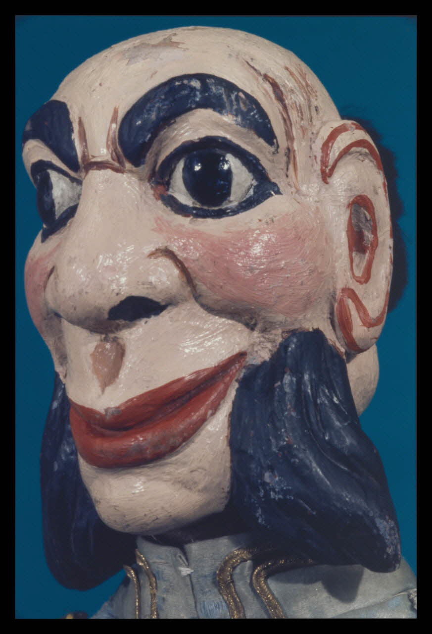 Alain Guey photographie Général russe. Marionnette à gaine du théâtre du Parc des Buttes Chaumont (Guignol Anatole). Labelle (détail) Ile-de-France, France 1969/11/1 Ph.1969.12.409 Photo