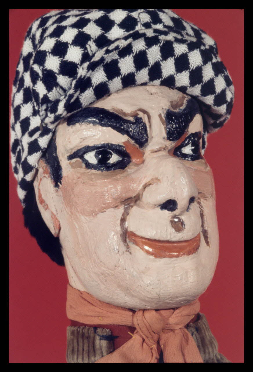 Alain Guey photographie Voleur. Marionnette à gaine du théâtre du Parc des Buttes Chaumont (Guignol Anatole). Labelle (détail de la tête) Ile-de-France, France 1969/11/1 Ph.1969.12.416 Photo