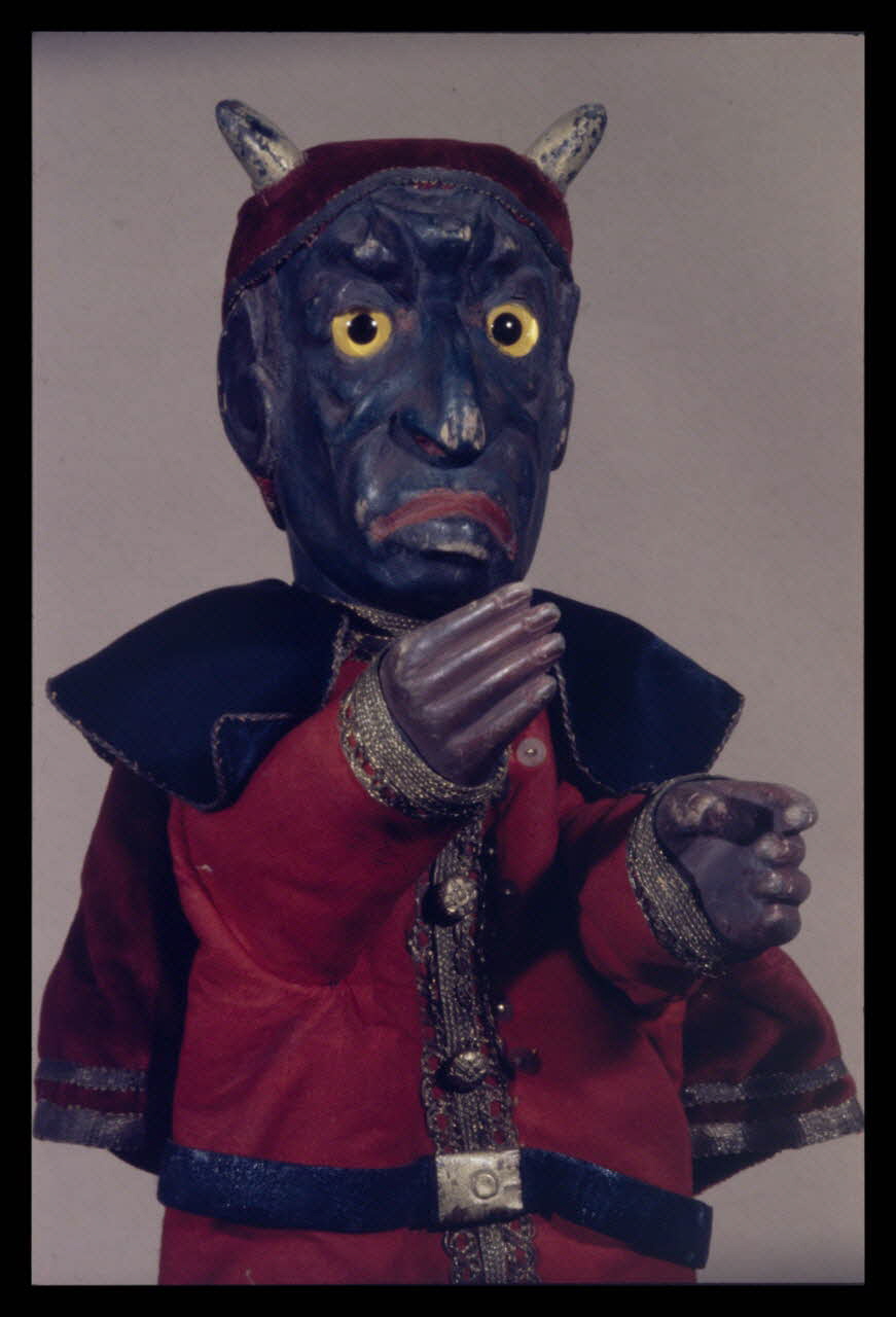 Alain Guey photographie Diable. Marionnette du théâtre de marionnettes du jardin des Tuileries (détail de la tête) Ile-de-France, France 1969/11/1 Ph.1969.12.424 Photo