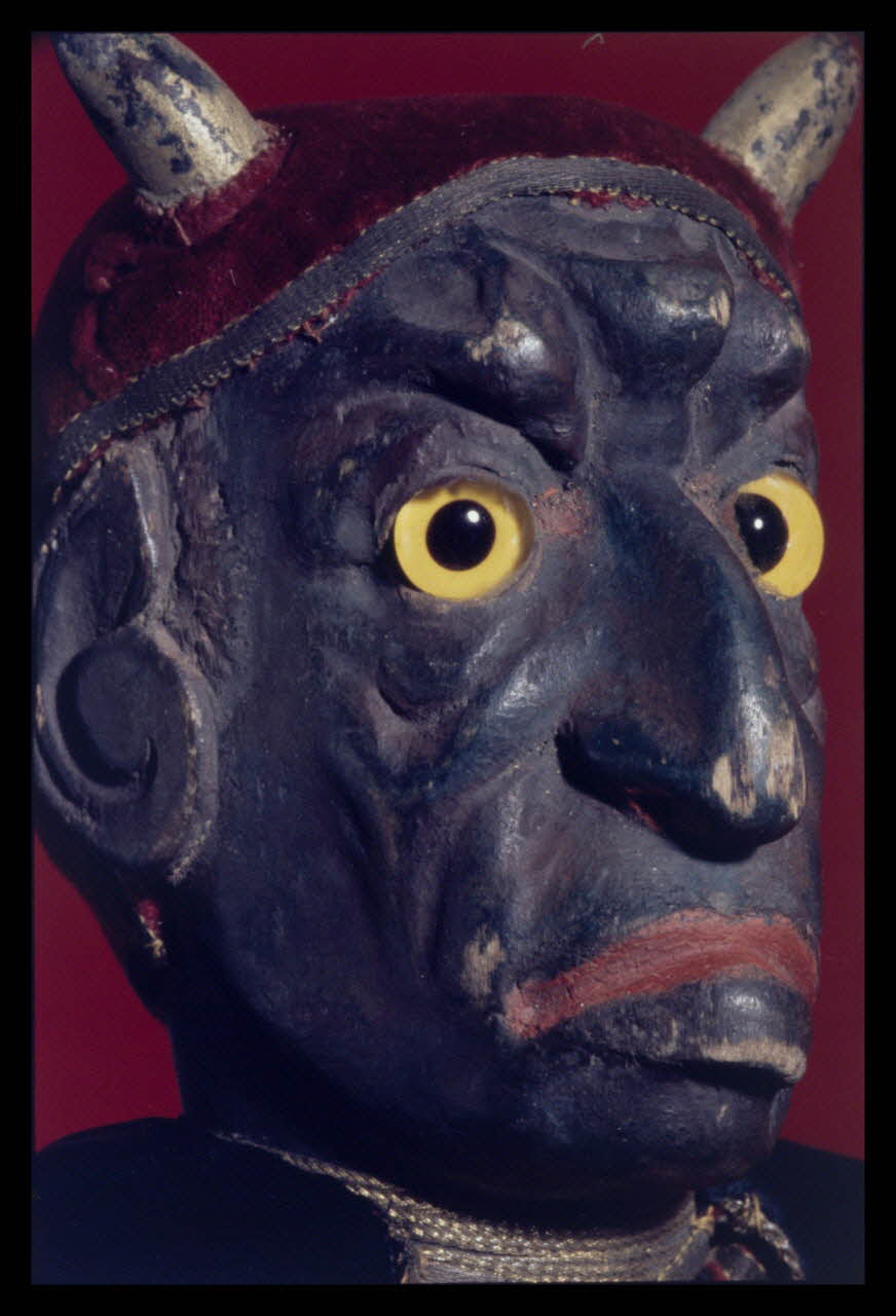 Alain Guey photographie Diable. Marionnette du théâtre de marionnettes du jardin des Tuileries (détail de la tête) Ile-de-France, France 1969/11/1 Ph.1969.12.426 Photo