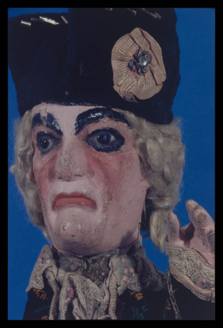 Alain Guey photographie Marquis. Marionnette du théâtre Papot à Puteaux (détail de la tête) Ile-de-France, France 1969/11/1 Ph.1969.12.430 Photo
