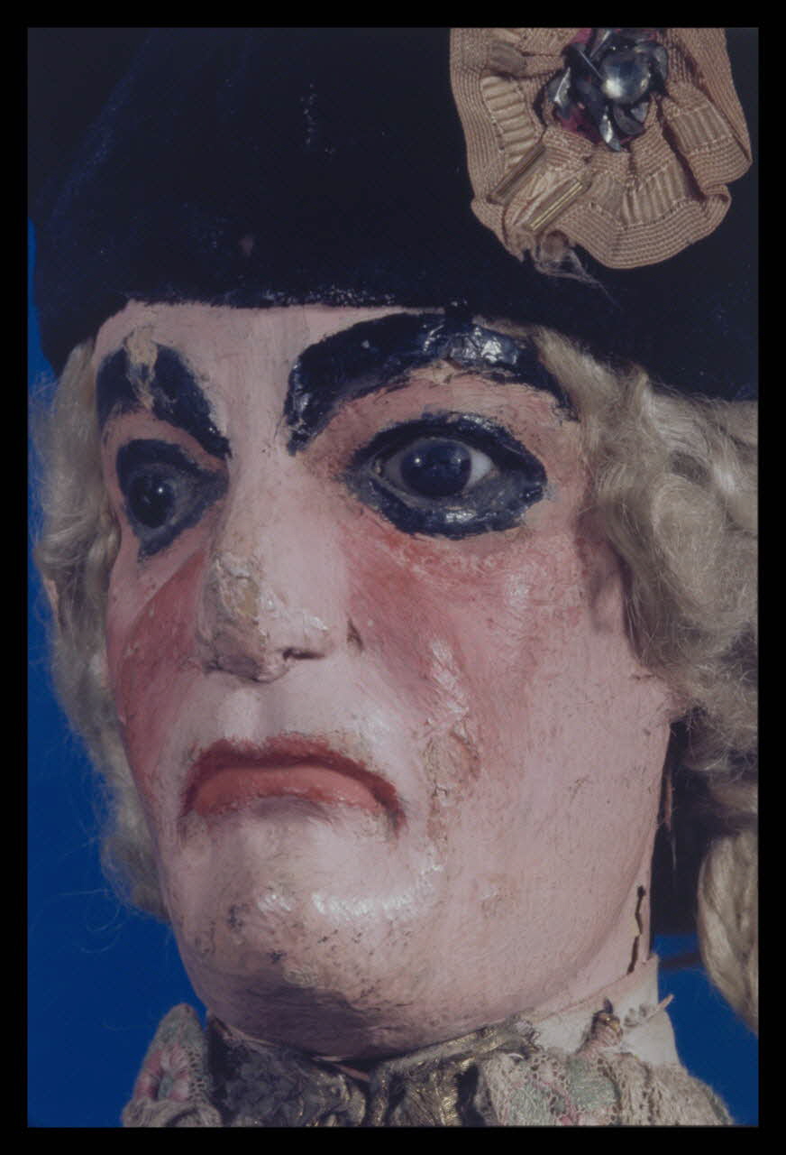 Alain Guey photographie Marquis. Marionnette du théâtre Papot à Puteaux (détail de la tête) Ile-de-France, France 1969/11/1 Ph.1969.12.431 Photo