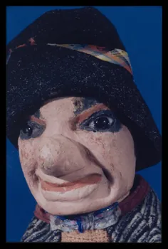 Alain Guey photographie Homme. Marionnette du théâtre Papot à Puteaux (détail de la tête) Ile-de-France, France 1969/11/1 Ph.1969.12.440 Photo