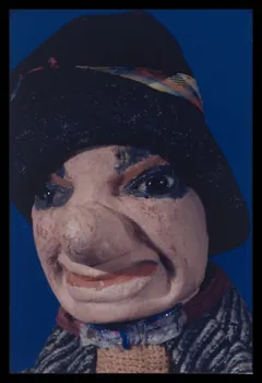 Alain Guey photographie Homme. Marionnette du théâtre Papot à Puteaux (détail de la tête) Ile-de-France, France 1969/11/1 Ph.1969.12.441 Photo