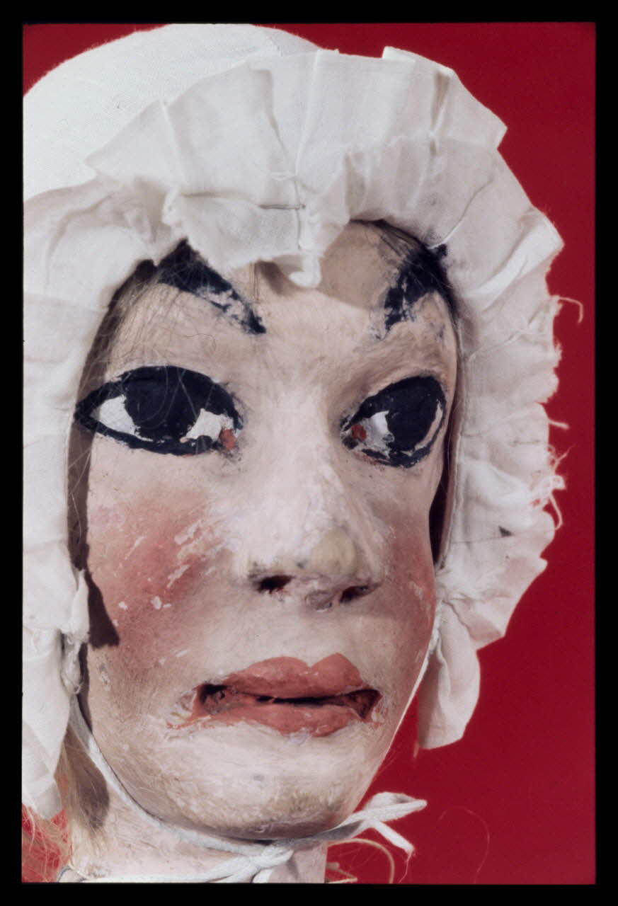 Alain Guey photographie Madelon. Marionnette à gaine. "Guignol Mourguet" (Lyon) (détail de la tête) Ile-de-France, France 1969/11/1 Ph.1969.12.467 Photo