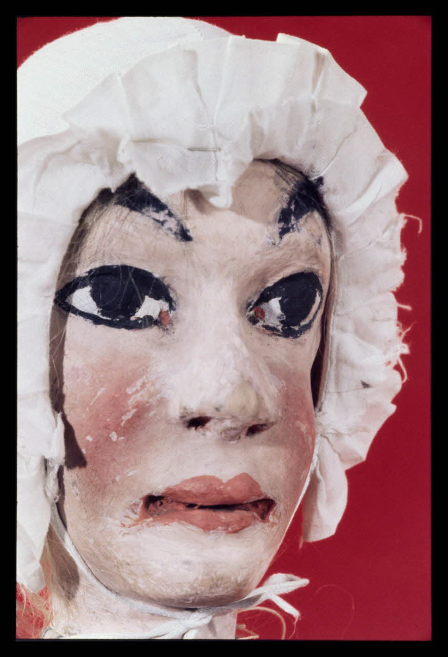 Alain Guey photographie Madelon. Marionnette à gaine. "Guignol Mourguet" (Lyon) (détail de la tête) Ile-de-France, France 1969/11/1 Ph.1969.12.468 Photo
