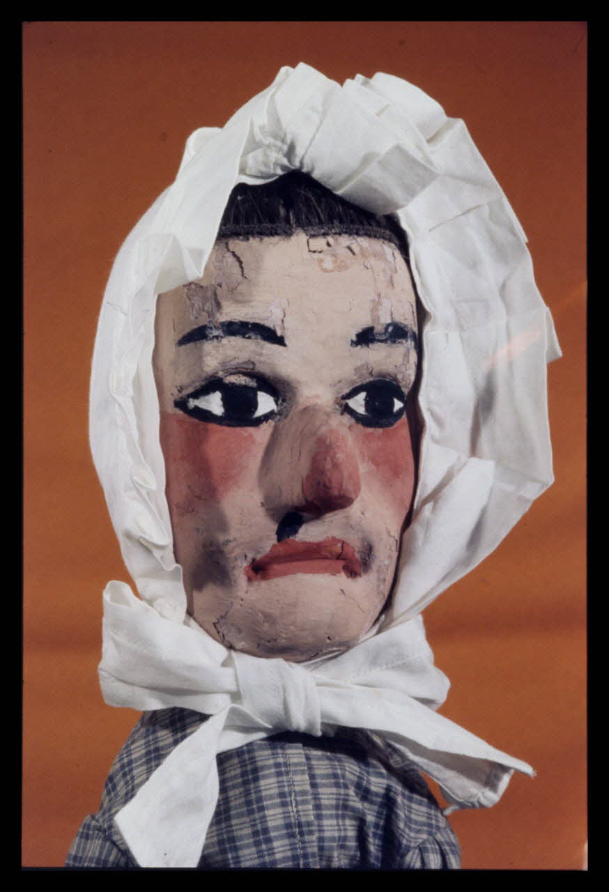 Alain Guey photographie Madelon. Marionnette à gaine. "Guignol Mourguet" (Lyon) (détail de la tête) Ile-de-France, France 1969/11/1 Ph.1969.12.471 Photo