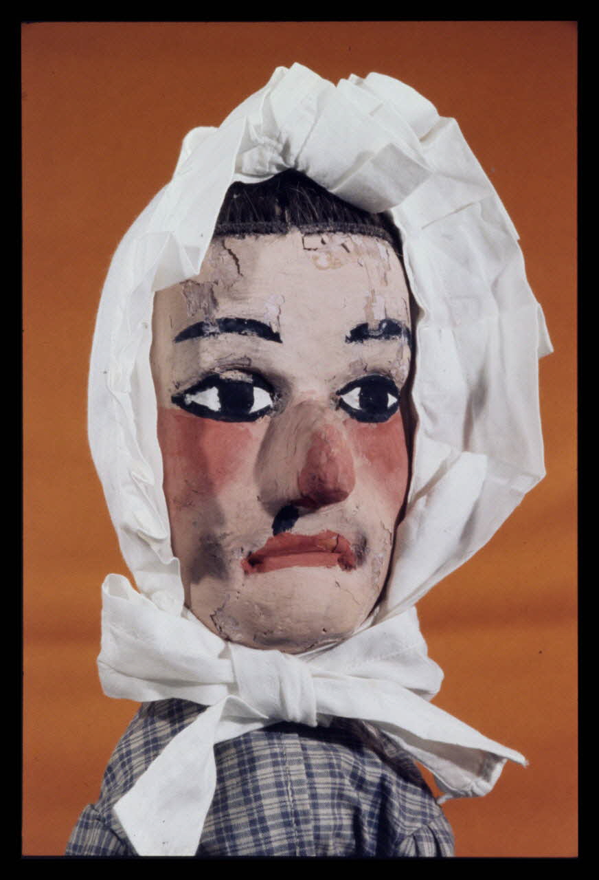 Alain Guey photographie Madelon. Marionnette à gaine. "Guignol Mourguet" (Lyon) (détail de la tête) Ile-de-France, France 1969/11/1 Ph.1969.12.472 Photo