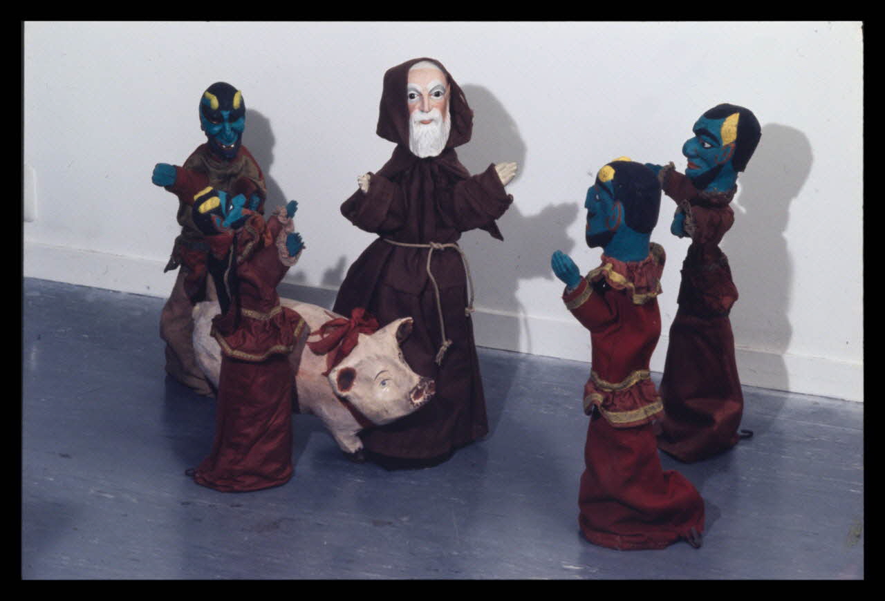 Alain Guey photographie La tentation de saint Antoine. Marionnette à gaine du théâtre du jardin des Champs-Elysées (Direction A. Gentleur), "Le vrai Guignolet" Ile-de-France, France 1969/11/1 Ph.1969.12.474 Photo