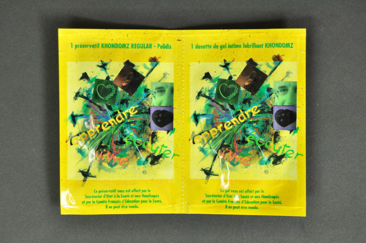 Secrétariat d'Etat à la santé et aux personnes handicapées ; Comité Français d'Education pour La Santé (CFES) Etui de préservatif et gel "Apprendre, écouter, vivre" France 1999 2002.126.57 Photo Mucem