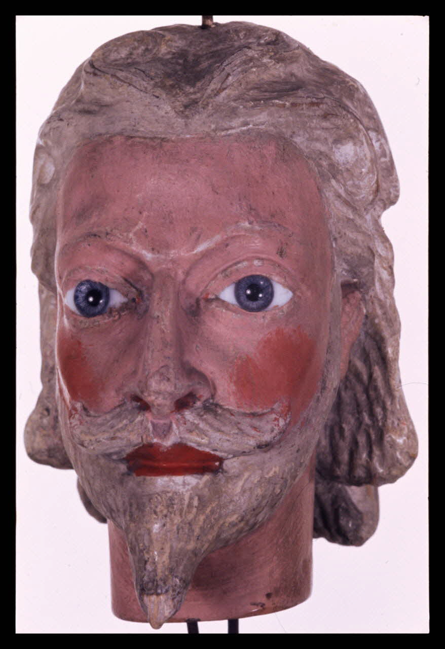 Alain Guey photographie Homme à barbe et à moustaches. Tête de marionnette (anciennement) à tringles et à fils provenant du quartier Saint-Sauveur à Lille Ile-de-France, France 1970/2/1 Ph.1970.4.165 Photo