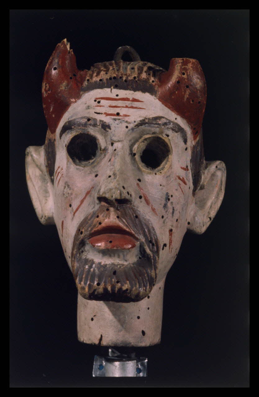 Alain Guey photographie Tête de diable. Tête de marionnette (anciennement) à tringles et à fils provenant du quartier Saint-Sauveur à Lille Ile-de-France, France 1970/2/1 Ph.1970.4.166 Photo