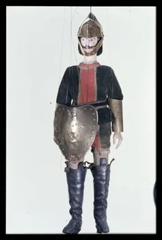 Alain Guey photographie Un des quatre fils Aymon. Marionnette à tringle et à fils du Théâtre Louis et Gustave de Budt (Lille) Ile-de-France, France 1970/2/1 Ph.1970.4.178  Photo