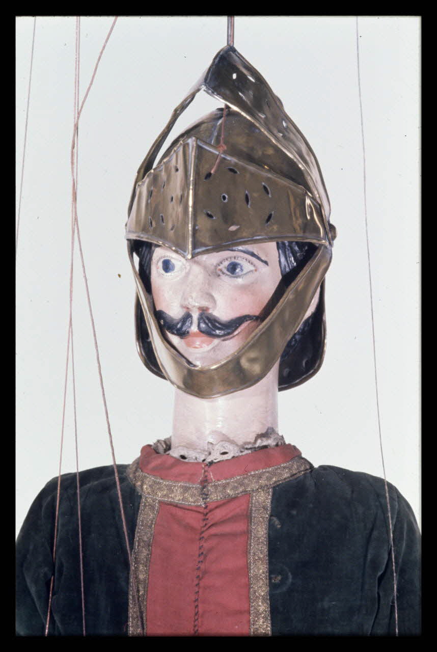 Alain Guey photographie Un des quatre fils Aymon. Marionnette à tringle et à fils du Théâtre Louis et Gustave de Budt (Lille) (détail) Ile-de-France, France 1970/2/1 Ph.1970.4.179 Photo