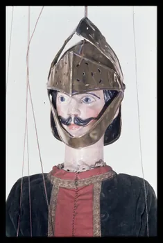 Alain Guey photographie Un des quatre fils Aymon. Marionnette à tringle et à fils du Théâtre Louis et Gustave de Budt (Lille) (détail) Ile-de-France, France 1970/2/1 Ph.1970.4.179  Photo