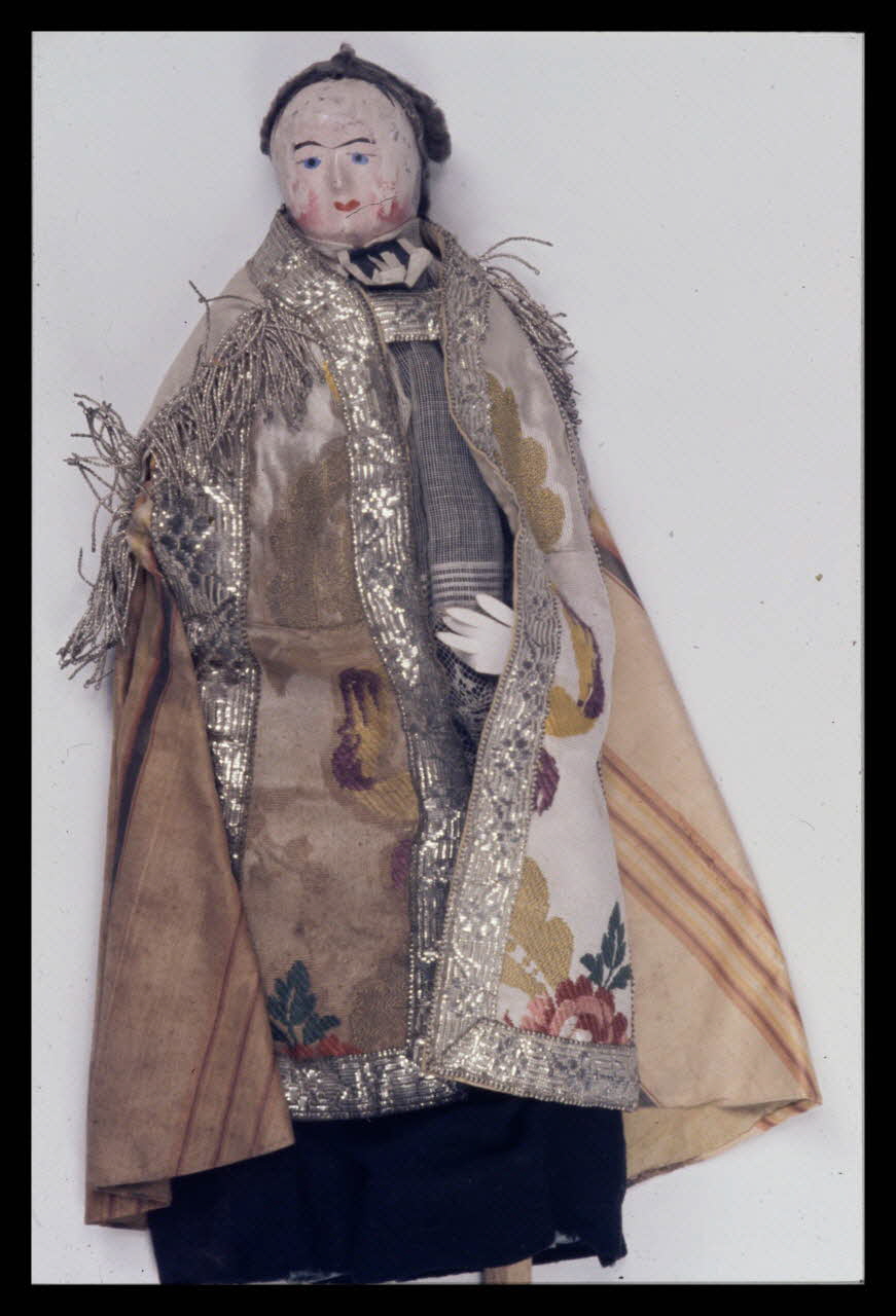 Alain Guey photographie Prêtre. Marionnette à tige et à tringles du Théâtre Jean et Colette Roche (Crèche bisontine) Ile-de-France, France 1970/2/1 Ph.1970.4.221 Photo