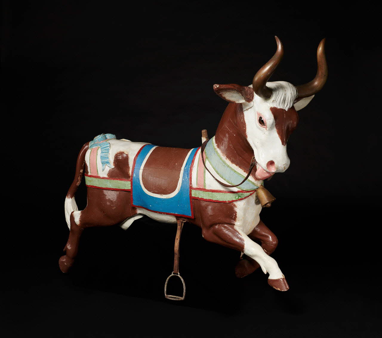 Gustave Bayol sujet de manège Vache galopante Pays de la Loire, France 1900 1991.2.31 Photo Mucem / Marianne Kuhn