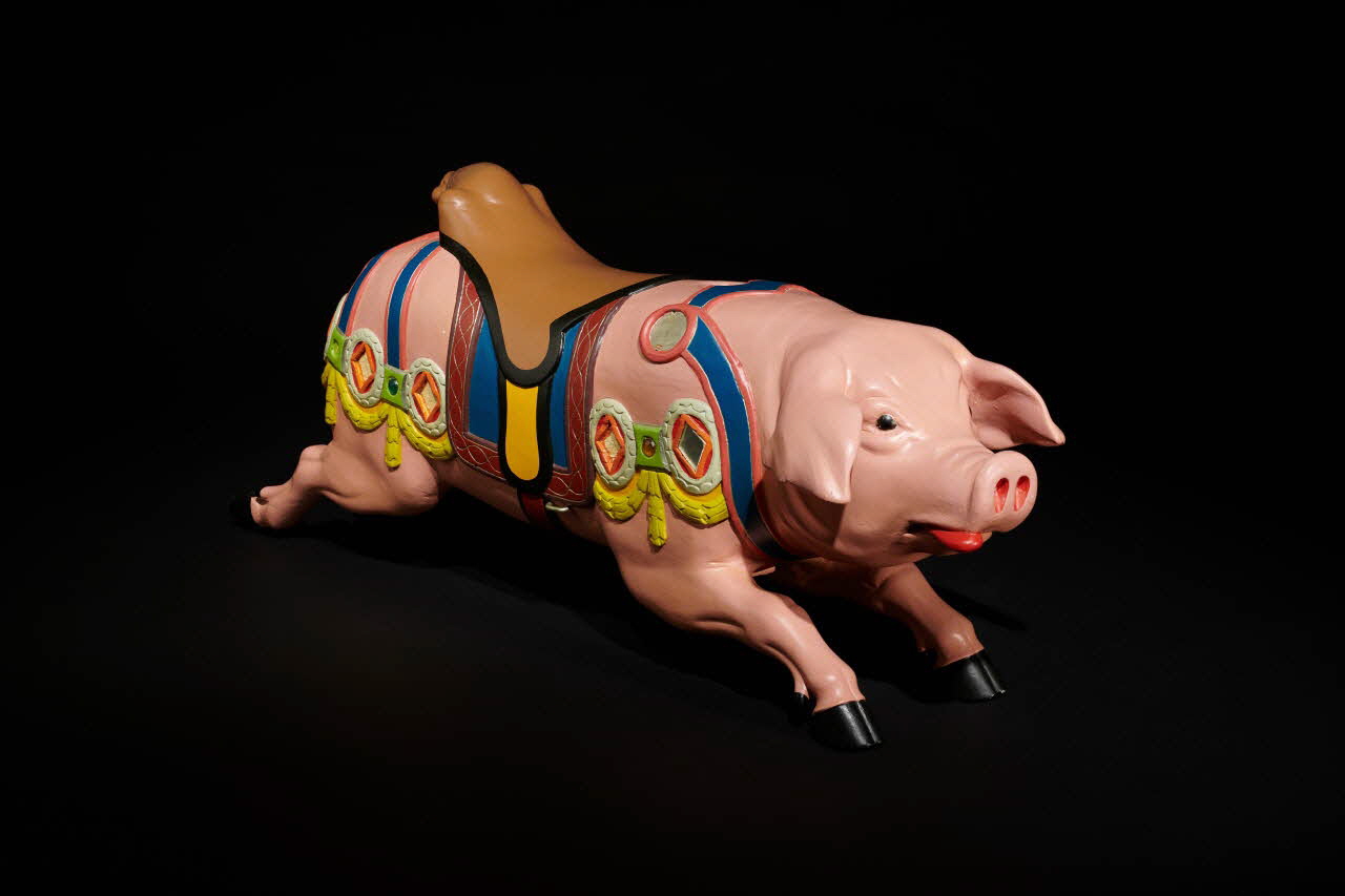 Friedrich Heyn SUJET DE MANEGE:COCHON Allemagne 1939 1997.1.10 Photo Mucem / Marianne Kuhn