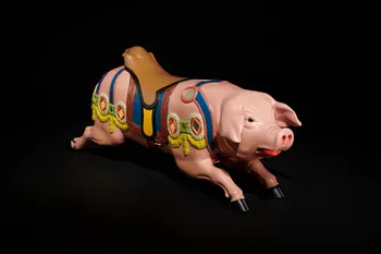 Friedrich Heyn SUJET DE MANEGE:COCHON Allemagne 1939 1997.1.10  Photo Mucem / Marianne Kuhn