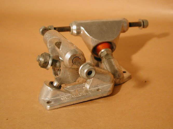Bond essieu de skateboard Etats-Unis 1975-1979 2000.29.28.1-2 Photo