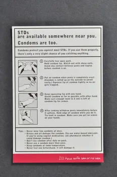 Netherlands Foundation For Std Control carte postale "STDs are available somewhere near you. Condoms are too" (Les MST sont quelque part près de toi. Les préservatifs aussi) Pays-Bas 1999 2002.126.87 Photo Mucem