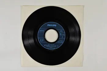 disque 45 tours Rien qu'une fille "Natural woman" 2001.69.16.1535  Photo Mucem