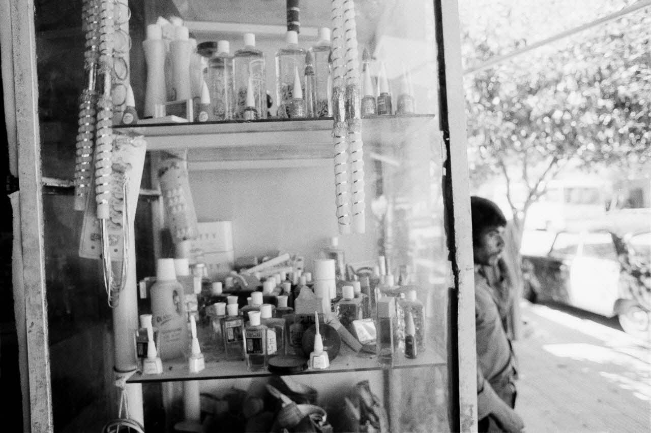 Alain Leloup ; Studio AZA tirage photographique Vieux village Provence-Alpes-Côte d’Azur, Algérie 1979 2021.1.24 Photo Collection Mucem  Alain Leloup