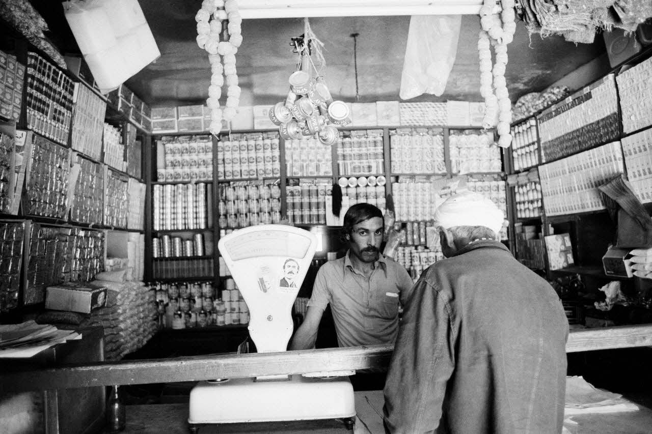 Alain Leloup ; Studio AZA tirage photographique Vieux village Provence-Alpes-Côte d’Azur, Algérie 1979 2021.1.25 Photo Collection Mucem  Alain Leloup