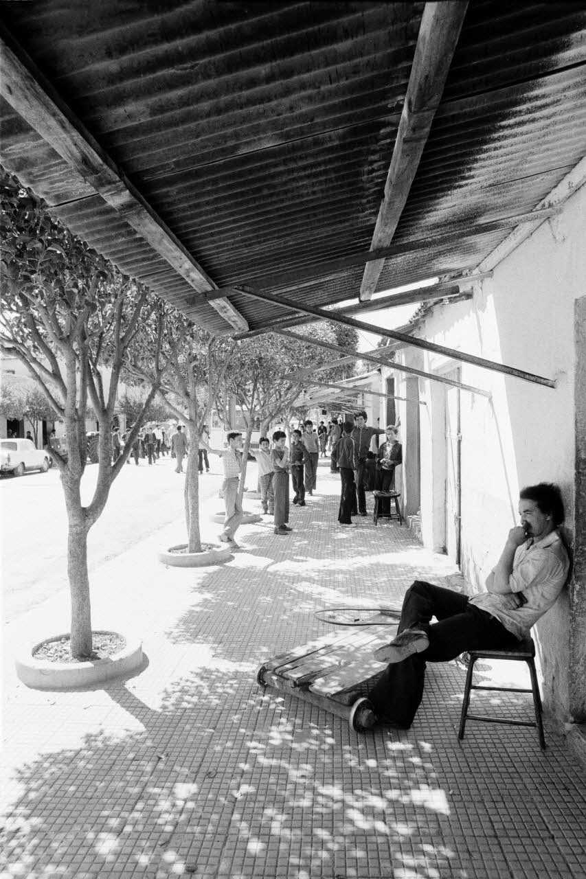 Alain Leloup ; Studio AZA tirage photographique Vieux village Provence-Alpes-Côte d’Azur, Algérie 1979 2021.1.26 Photo Collection Mucem  Alain Leloup