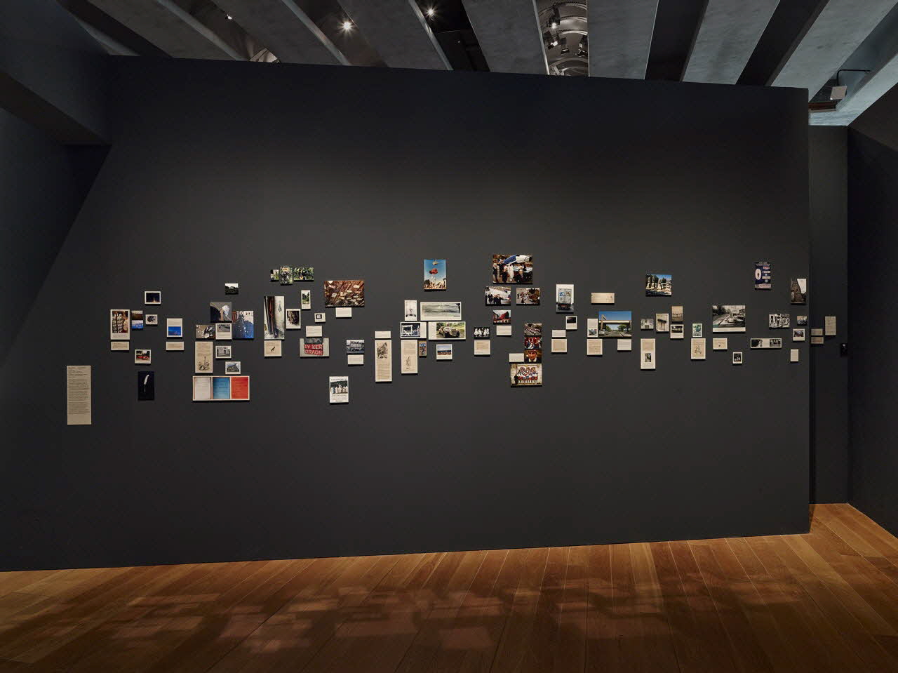 Pierre Fisher ; Justin Meekel installation Verdure Tour : De la France mystérieuse Haute-Normandie, France 2009/7/8-2009/8/13 2020.44.1.1-103 Photo Mucem