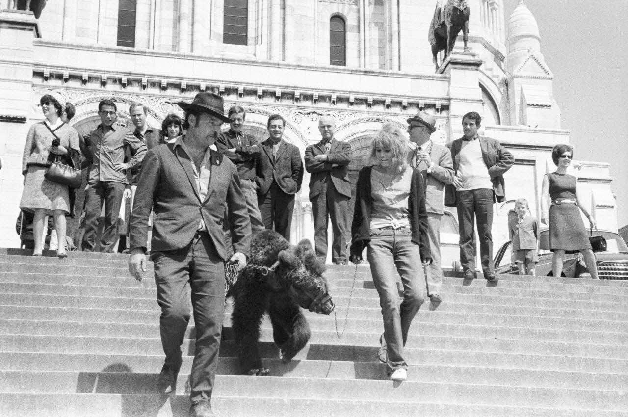 Alexandre Lewkowicz tirage photographique Madeleine, Raymond et l'ours Mowgli au Sacré-Coeur Ile-de-France, France 1966 2019.15.2 Photo Alexandre Lewkowicz
