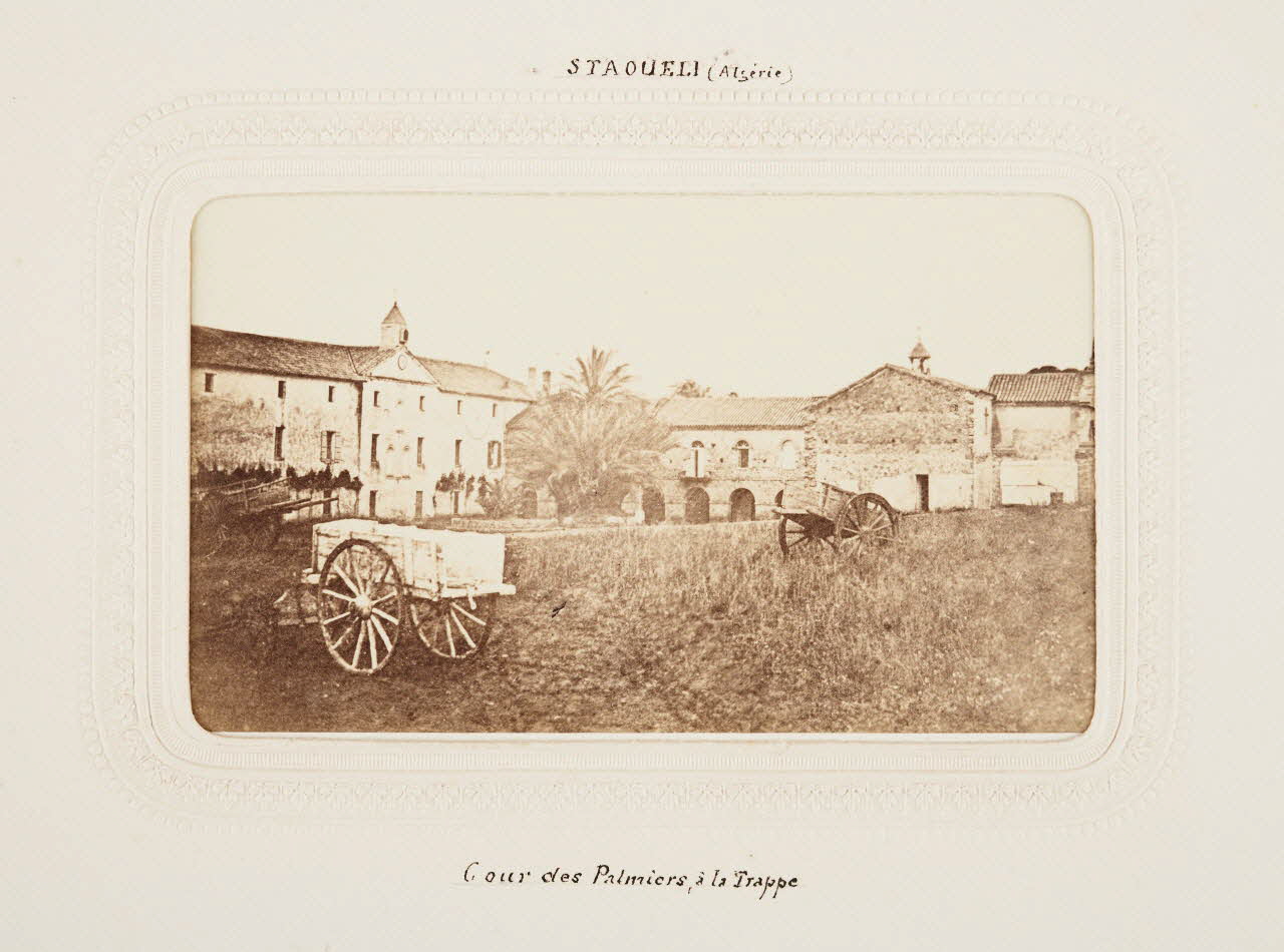 Félix J. Moulin tirage photographique Staoueli (Algérie). Cour des Palmiers à la Trappe Algérie 1860-1870 2020.41.1.68 Photo Mucem / Marianne Kuhn