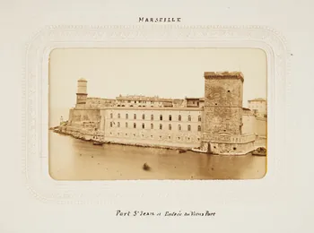 Collé et Vérane tirage photographique Marseille. Fort Saint Jean et entrée du Vieux Port Provence-Alpes-Côte d'Azur, France 1860-1870 2020.41.1.88 Photo Mucem / Marianne Kuhn