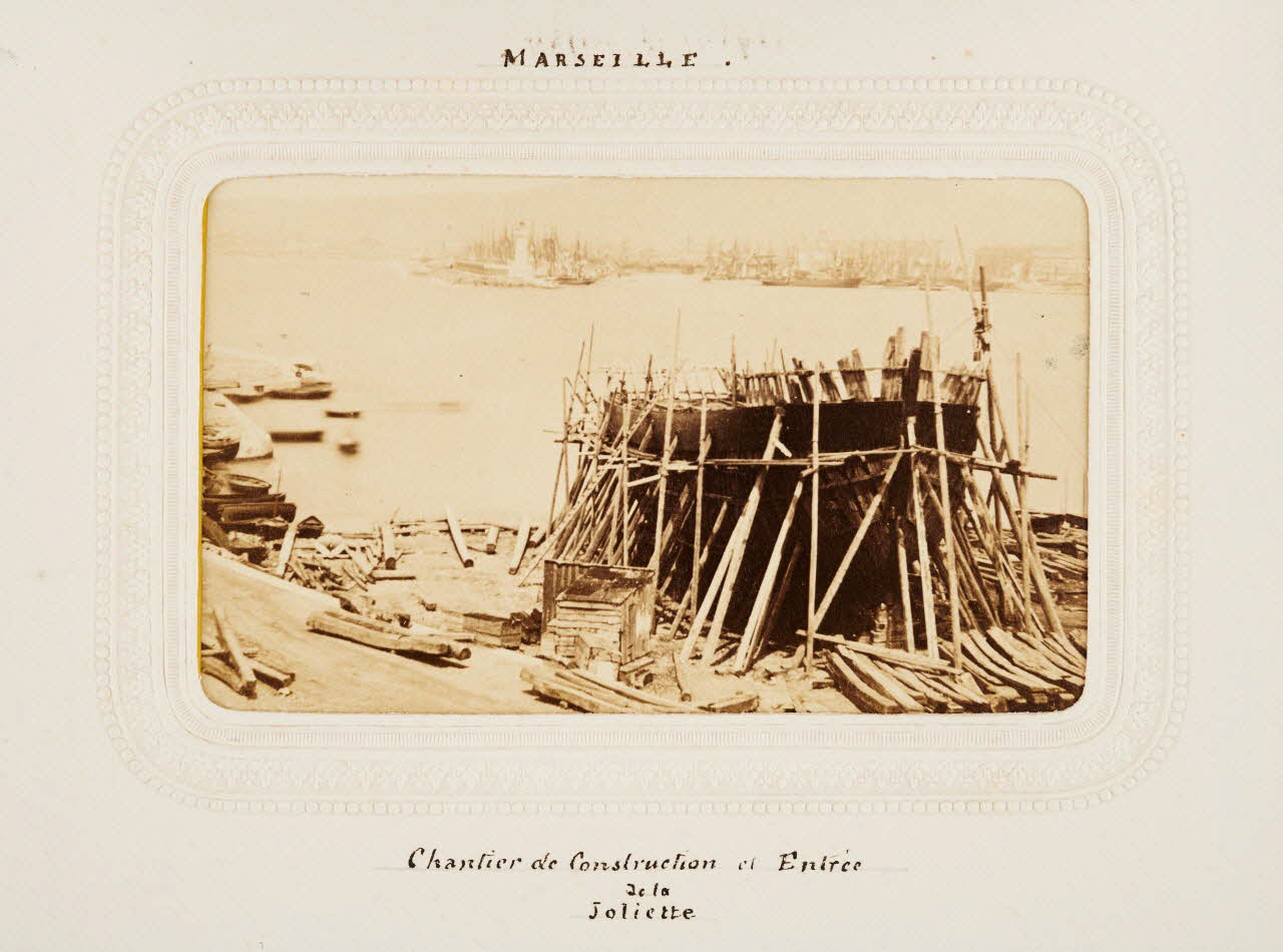 Collé et Vérane tirage photographique Marseille. Chantier de construction et entrée de la Joliette Provence-Alpes-Côte d'Azur, France 1860-1870 2020.41.1.90 Photo Mucem / Marianne Kuhn