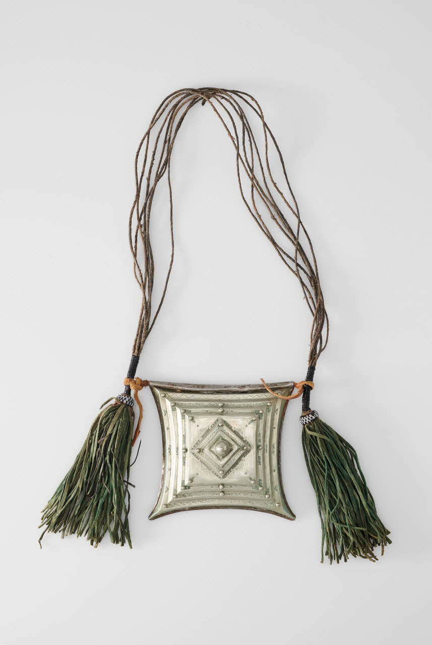pendentif tshérot (Niger) ou terewt (Ahaggaar, Algérie) 2016.51.40 Photo Mucem / Marianne Kuhn