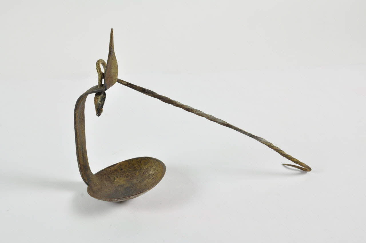 lampe à un godet ouvert Chaleil 1944.5.17 Photo Mucem