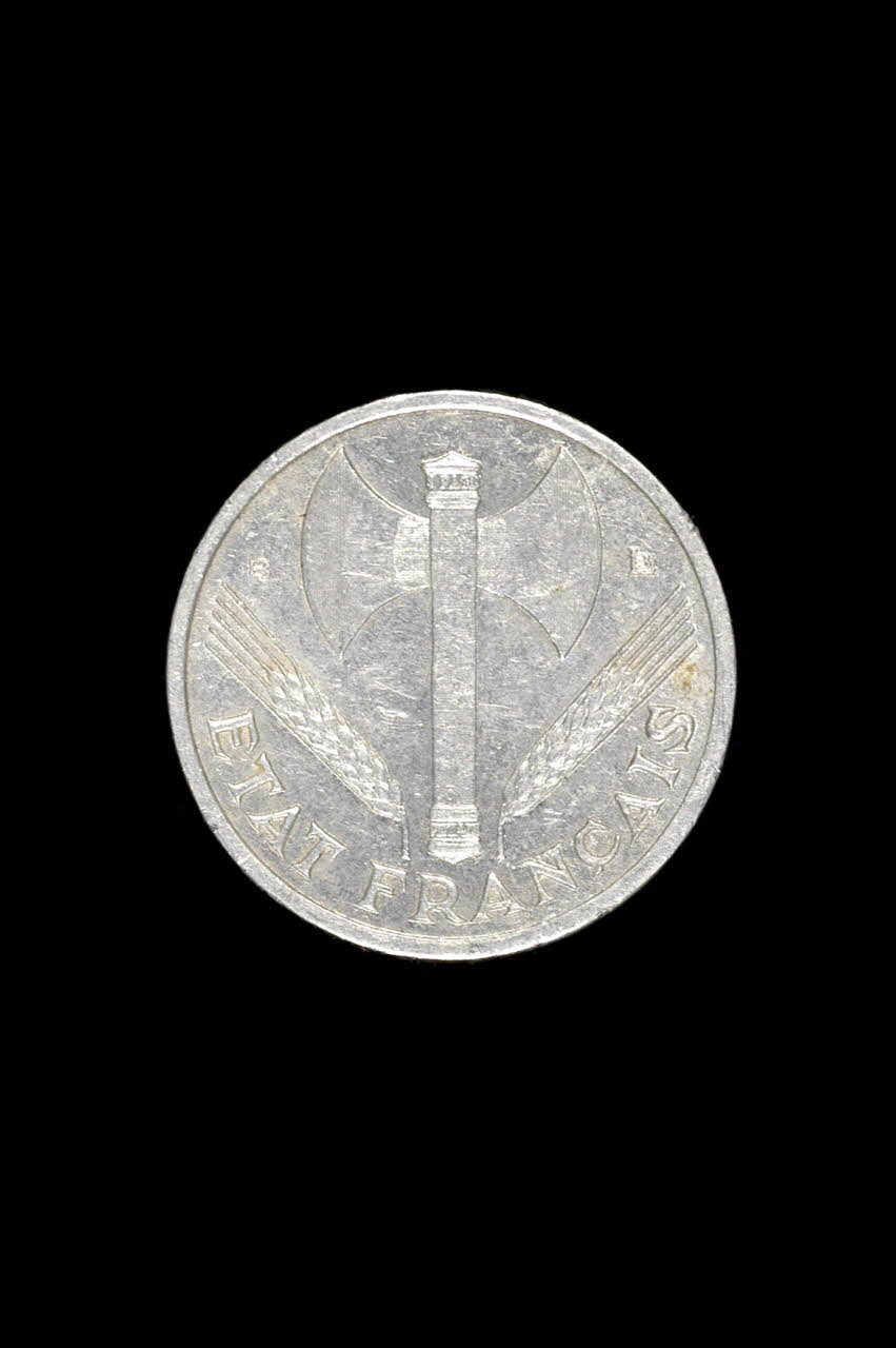 pièce de monnaie 1944 1973.47.44 Photo Mucem/Virginie Louis