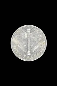 pièce de monnaie 1944 1973.47.44 Photo Mucem/Virginie Louis