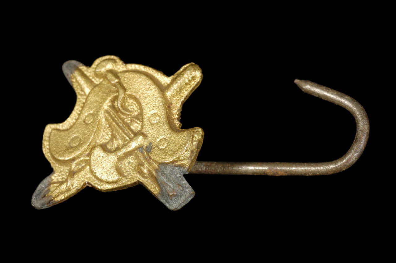 CROCHET DE TABLIER D'ARTISAN 1973.54.1 Photo Mucem/Virginie Louis