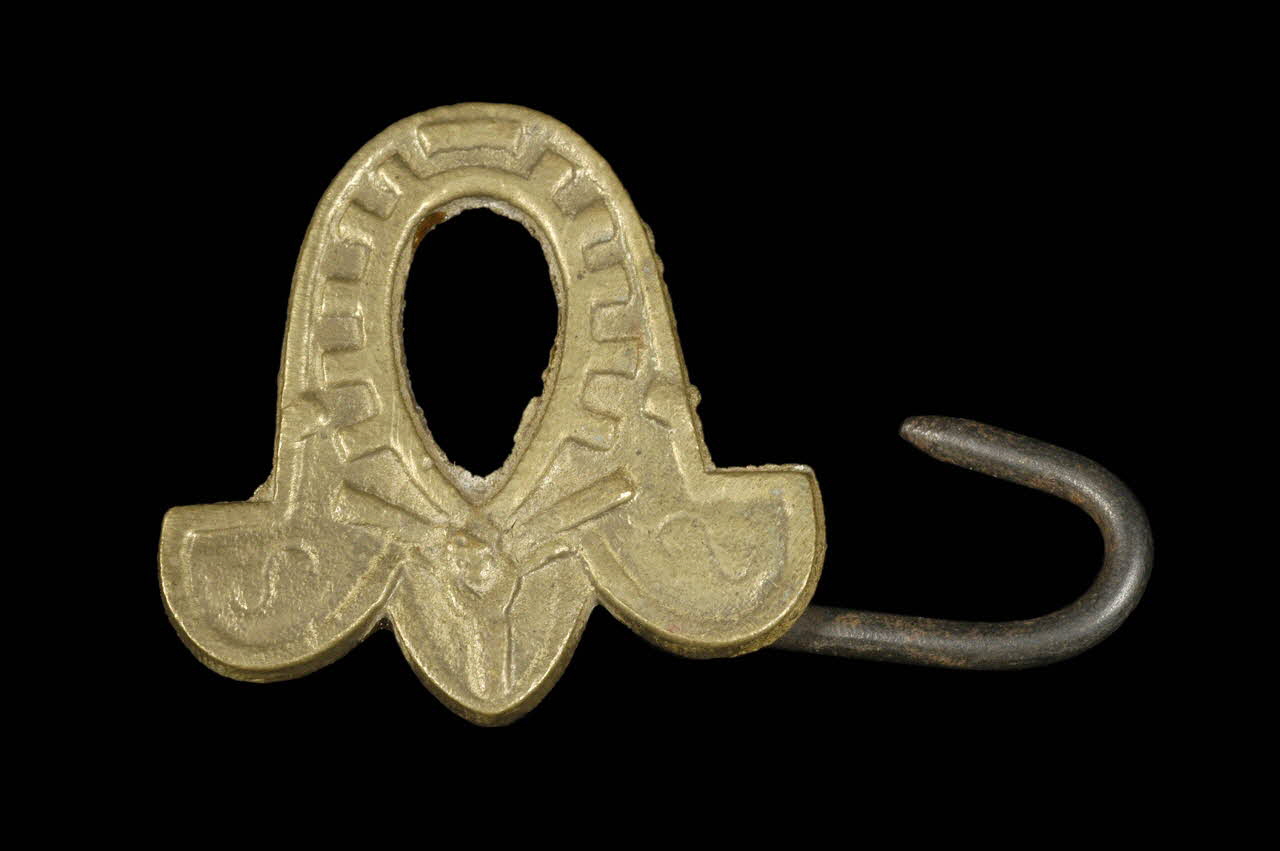 CROCHET DE TABLIER D'ARTISAN 1973.54.2 Photo Mucem/Virginie Louis