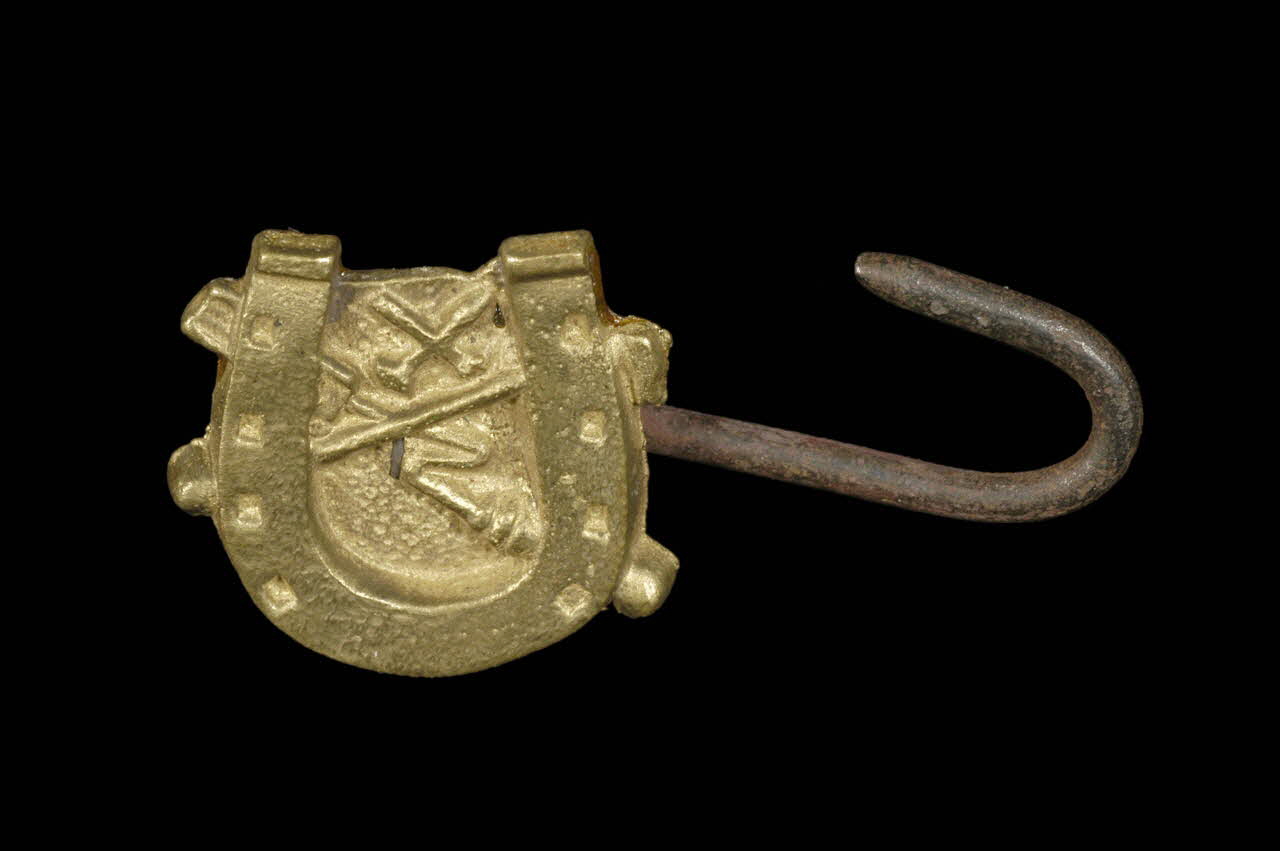 CROCHET DE TABLIER D'ARTISAN 1973.54.3 Photo Mucem/Virginie Louis